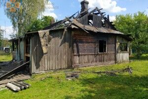 На Волині в будинку ледве не згорів живцем чоловік (Фото)