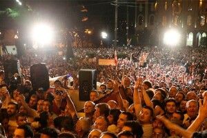 Тисячі людей вийшли на вулиці Тбілісі з вимогою звільнити Саакашвілі