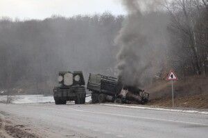 Російські окупанти почали панікувати, що через санкції їм не виплатять зарплати