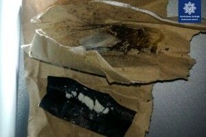 У центрі Луцька серед ночі патрульні спіймали чоловіка з наркотиками