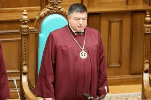 Оголошений в міжнародний розшук колишній голова Конституційного Суду гуляє центром Відня