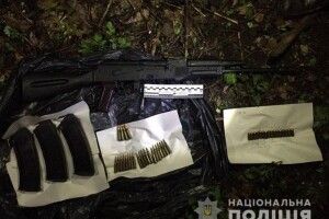 18-річний житель Донеччини повідомив поліцію про схрон із зброєю