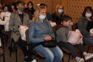 З нагоди Великодня 50 родин отримали продуктові набори (Фото)