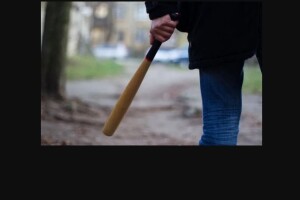 На Волині пʼяний солдат напав з битою на двох чоловіків та поліцейського 