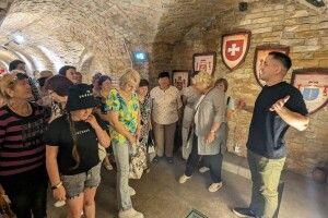 80 пенсіонерів безплатно відвідали музейний простір «Окольний замок» у Луцьку