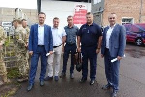 Конфісковані автомобілі передали військовослужбовцям та рятувальникам  