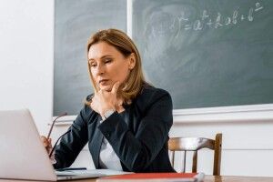 З 1 грудня зростуть зарплати вчителів: повідомили цифри 