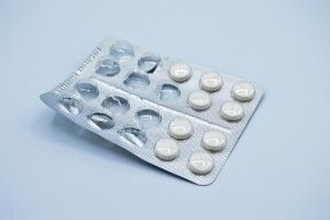 Медикам заборонять виписувати пацієнтам лікарські засоби без відповідного рецепту