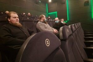 «Дорогою назад всі мовчали»: ченці волинського монастиря відвідали кінотеатр (Фото)