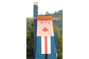 У Словенії встановили дерев’яний пам’ятник Дональду Трампу