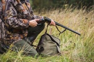 Мисливець на полюванні підстрелив чоловіка