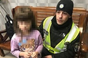 Чотирирічна дівчинка без верхнього одягу втекла з інтернату, аби знайти маму (Фото)
