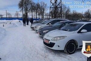 Луцькі муніципали масово поштрафували водіїв, які приїхали на «Автобазар» (Фото)