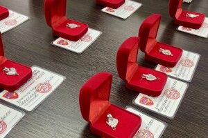 У громаді на Волині дітям загиблих Героїв вручили особливі обереги