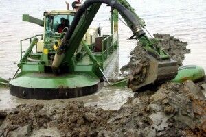 Прокурори зупинили незаконний видобуток сапропелю з озера на Волині