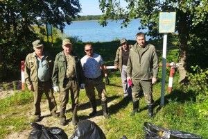 100 мішків сміття: Шацькі озера прибрали після закінчення туристичного сезону