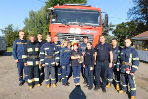 Вони рятують людські життя, забувши про небезпеку для свого