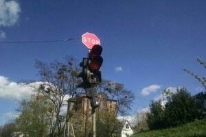 У Рівному зі світлофора намагалися поцупити «зелений»