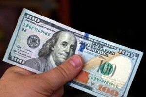 У Луцьку іноземець давав хабара посадовцям міграційної служби