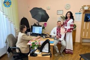 На Волині у символічний день вишиванки одружилась пара військовослужбовців