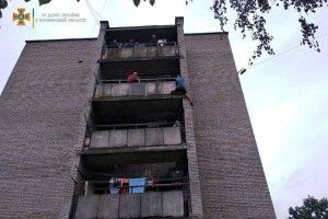 У місті на Волині чоловік збирався стрибнути з 4-го поверху (Фото)