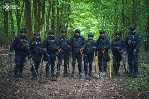 На Волині піротехніки очищають землю в історичному лісі від слідів Першої світової війни (Фото)
