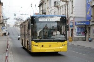 Вулицями Тернополя курсуватимуть тролейбуси для школярів
