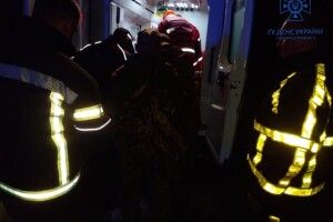 На Волині рятувальники витягнули авто волонтерів з кювету, які везли гумдопомогу і потрапили в ДТП (Фото) 
