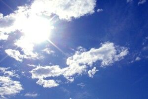 В Україну мчить справжня літня спека: розжарить до +32°  