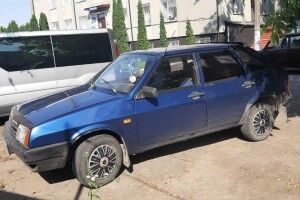 На Рівненщині дядько добряче хильнув і поїхав розбиратися з поліцією на краденому «Жигулі»