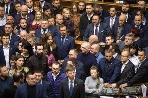 Що казати виборцям про «корабельну сосну»? У ЗМІ потрапили «темники» «Слуги народу»