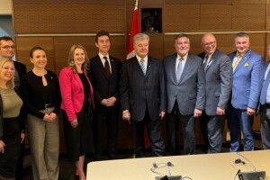 Безпекові питання: Порошенко в Канаді зустрівся з парламентською Групою дружби з Україною