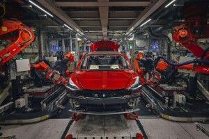 Неймовірно: Tesla збирає один автомобіль всього 38 секунд