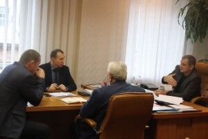 Влада Володимира обговорила ремонт доріг у місті з головним дорожником краю