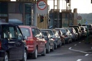На кордоні з Польщею в чергах застрягли понад 700 авто