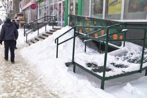 Чому аптеки у Луцьку стали «недоступними» для людей на кріслах колісних