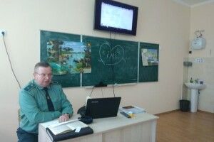 Екологи познайомили підлітків із правилами риболовлі у нерестовий період