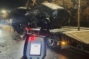 У Луцьку п'яний водій на протаранив бетонну опору