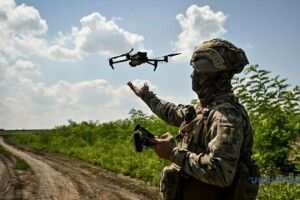 Двох видатних операторів дронів кинули на штурм з автоматами, і вони загинули у бою. Залужний відреагував