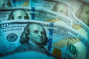 Волинянин дав поліцейському 200 доларів хабаря: його судитимуть