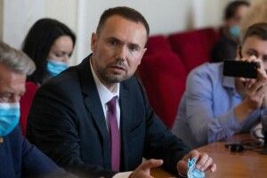 Знайшли плагіат у трьох роботах Шкарлета