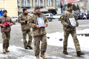 У місті на Волині провели в останню дорогу двох Героїв (Фото)