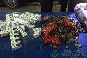 Сигарети та бурштин замість автомобільного палива (Фото, відео)