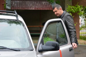 Волиняни придбали для фронту ще дві автівки (Фото)