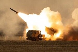 На Херсонщині ударом HIMARS знищено поїзд із 40 вагонів з ворожою технікою та боєприпасами 
