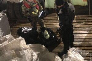 Український бойовий корабель затримав контрабандне російське судно (відео)