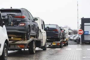 Волинська митниця звітує про рекордні платежі: найбільше сплатили за ввезення авто