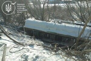 На Волині перекинувся бензовоз, спричинивши витік нафтопродуктів у річку