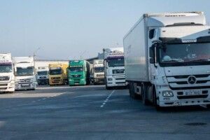 Вантажівкам заборонили в'їжджати у Київ