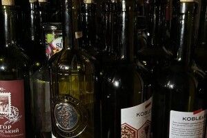 У храмі, який перейшов до ПЦУ, виявили «море» порожніх пляшок